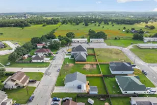 330 Cactus St, Giddings, TX 78942 - Photo 27