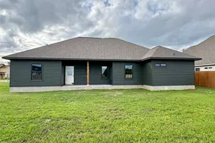 330 Cactus St, Giddings, TX 78942 - Photo 5
