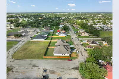 330 Cactus Street, Giddings, TX 78942 - Photo 29