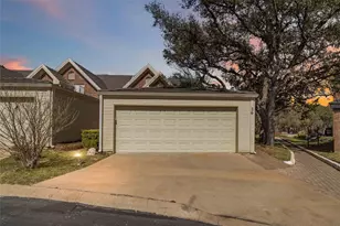 28 Tournament Way, The Hills, TX 78738 - Photo 3