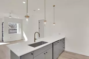 6802 Montana St, Austin, TX 78741 - Photo 9