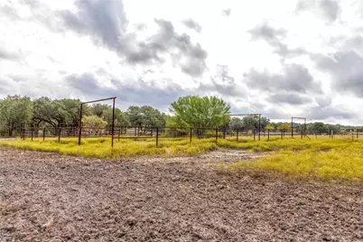 1250 Ladewig Lane, Schulenburg, TX 78956 - Photo 11