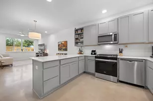 814 N Bluff Dr, Austin, TX 78745 - Photo 9