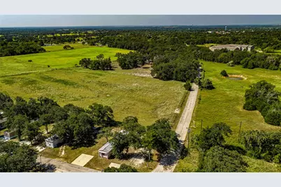 1331 E Cameron Avenue, Rockdale, TX 76567 - Photo 3