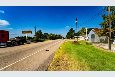 1331 E Cameron Avenue, Rockdale, TX 76567 - Photo 7