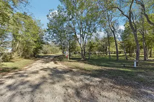 1777 Fox Ln, Lockhart, TX 78644 - Photo 3
