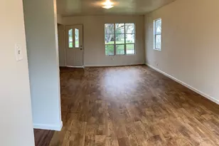 516 San Saba St, Lockhart, TX 78644 - Photo 3