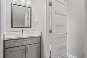 706 Short Kemp St, Austin, TX 78741 - Photo 15