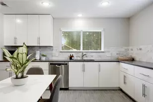 1141 Berger St, Austin, TX 78721 - Photo 11