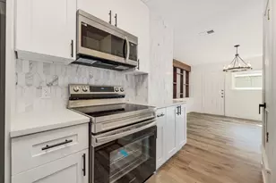 8312 Bowling Green Dr, Austin, TX 78757 - Photo 11