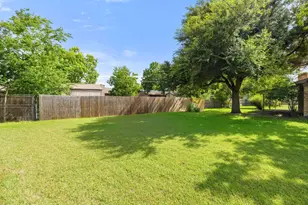 704 Brookwood Cir, Taylor, TX 76574 - Photo 35