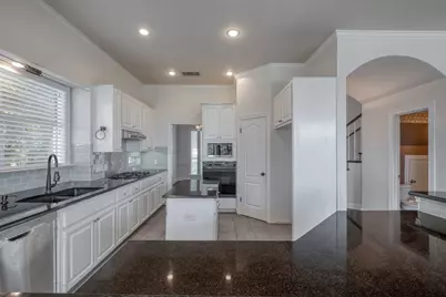 9215 Spicebrush Drive, Austin, TX 78759 - Photo 11