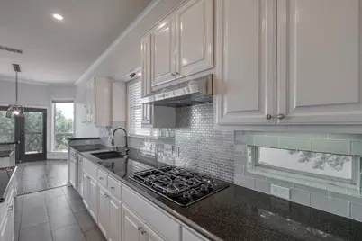 9215 Spicebrush Drive, Austin, TX 78759 - Photo 9