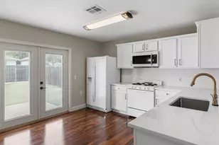 5220 Hutchinson Dr, Austin, TX 78723 - Photo 3