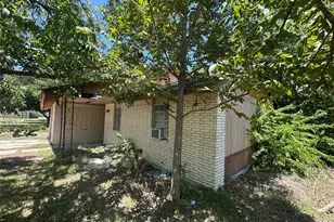 506 Forest Ct, Taylor, TX 76574 - Photo 3