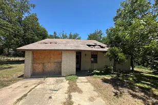506 Forest Ct, Taylor, TX 76574 - Photo 1