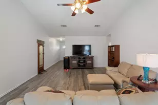 1309 Mallard Ln, Taylor, TX 76574 - Photo 5