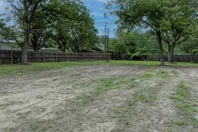 809 E Fannin Street, Luling, TX 78648 - Photo 3
