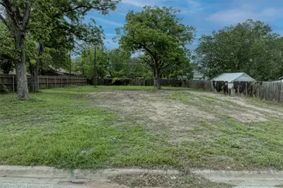 809 E Fannin Street, Luling, TX 78648 - Photo 1