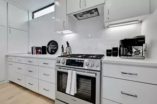 3406 E 17th St, Austin, TX 78721 - Photo 7