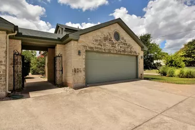 9804 Parliament House Road #B, Austin, TX 78729 - Photo 3