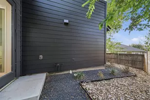 2220 Yellow Jacket Ln, Austin, TX 78741 - Photo 37