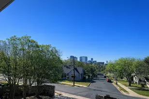 808 W 29th St, Austin, TX 78705 - Photo 13