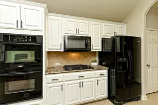 10009 Buffalo Lake Ln, Austin, TX 78747 - Photo 13