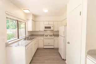 906 Red Cliff Dr, Austin, TX 78758 - Photo 11