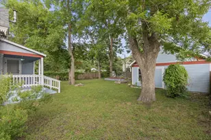 207 Hudgins St, Smithville, TX 78957 - Photo 23