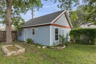 207 Hudgins St, Smithville, TX 78957 - Photo 23