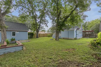 207 Hudgins Street, Smithville, TX 78957 - Photo 25