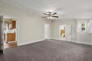 207 Hudgins St, Smithville, TX 78957 - Photo 13