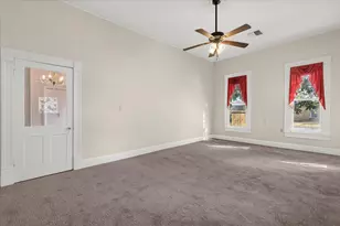 207 Hudgins St, Smithville, TX 78957 - Photo 5