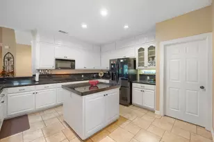 2422 Founders Cir, Spicewood, TX 78669 - Photo 11