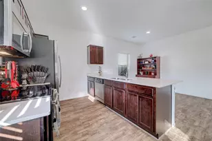 808 Circle Wy, Jarrell, TX 76537 - Photo 11