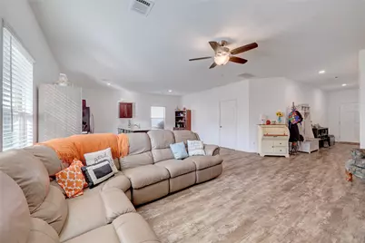 808 Circle Way #26H, Jarrell, TX 76537 - Photo 5