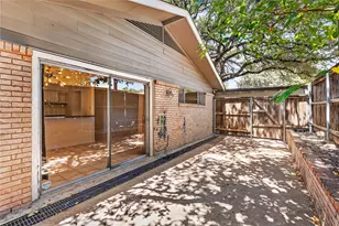 2412 S 5th St, Austin, TX 78704 - Photo 7