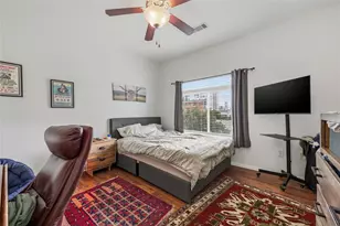 910 W 25th St, Austin, TX 78705 - Photo 11