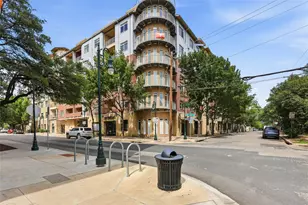 910 W 25th St, Austin, TX 78705 - Photo 1