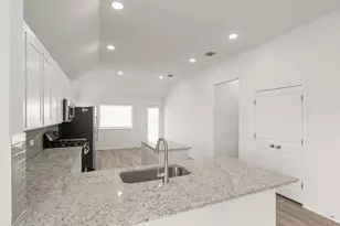 3729 Pin Oak Hls, Seguin, TX 78155 - Photo 7