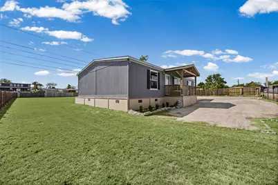 109 Zacate Street, Elgin, TX 78621 - Photo 5