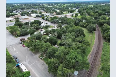 262 W Richmond Street, Giddings, TX 78942 - Photo 35
