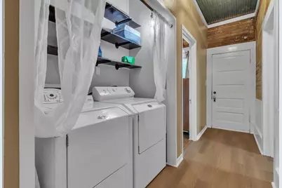 262 W Richmond Street, Giddings, TX 78942 - Photo 9