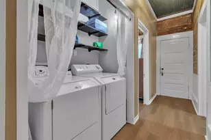 262 W Richmond St, Giddings, TX 78942 - Photo 9