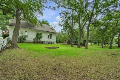 262 W Richmond Street, Giddings, TX 78942 - Photo 29