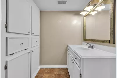 262 W Richmond Street, Giddings, TX 78942 - Photo 21