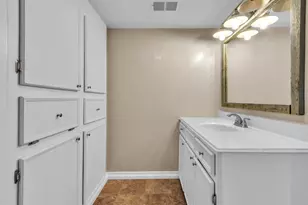 262 W Richmond St, Giddings, TX 78942 - Photo 21