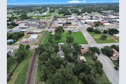 262 W Richmond Street, Giddings, TX 78942 - Photo 33