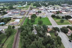 262 W Richmond St, Giddings, TX 78942 - Photo 33